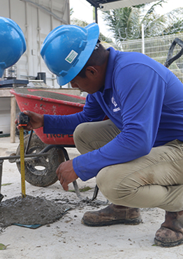 Aplicación de concreto ultra rápido en reparación urgente